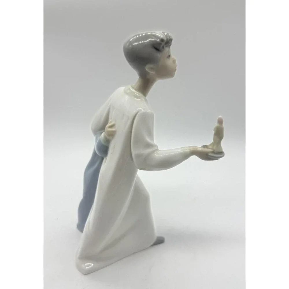 N/A porcelain figurine